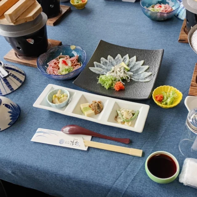 宇治吉田運送の
小型バスで行く日帰りバスツアー🚍
　
乗車地が当社の地元である
宇治各所に設定されており、
大変ご好評いただいております😌
　
2026年1月出発のツアーは
『旬の絶品ふぐを堪能！
　　日本海グルメとお買い物の旅』
　　
お買い物たっぷり♪
旬のふぐと温泉を満喫できる
ツアーとなっておりました😊
　　
　
20日と22日の2日間設定しておりましたが、
今回悪天候の影響で
22日のツアーは中止とさせていただきました。
お申込みくださった皆様、
誠に申し訳ございませんでした。
　
ぜひまたのご利用
心よりお待ちしております。
　
　
関係各所の皆様
ご協力誠にありがとうございました✨
　
　
#バスツアー#マイクロバス#日帰りバスツアー#日帰り旅行#ふぐ#ふぐ会席#道の駅若狭熊川宿#若狭美浜温泉#ホテル湾彩#温泉#日本海さかな街#宇治吉田運送#宇治吉田運送バスツアー#宇治発バスツアー