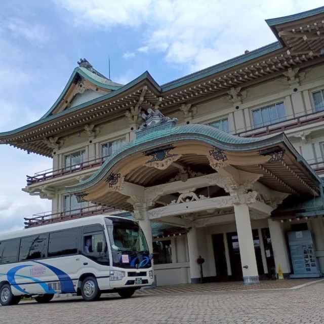 宇治吉田運送の
小型バスで行くバスツアー🚍
　
乗車地が当社の地元である
宇治各所に設定されており
大変ご好評いただいております👏
　
5月から始まっている
『西国三十三所 巡礼の旅』
（全13回+善光寺のお礼参り）
　
先日第2回目のツアーに
行って参りました✨
　
参拝場所は
12番（岩間山 正法寺〔岩間寺〕）
13番（石光山 石山寺）
14番（長等山 園城寺〔三井寺〕）  お食事はびわ湖大津館にて😊
　
　
まだまだ始まったばかりの
西国三十三所巡礼ツアー❗
現在は第6回までご予約可能です⭐
第7回以降は9月より順次
発売開始いたします✨
　
途中からのご参加も、
ご希望の回のみのご参加も
承っております❗
　
お申込お待ちしております😌